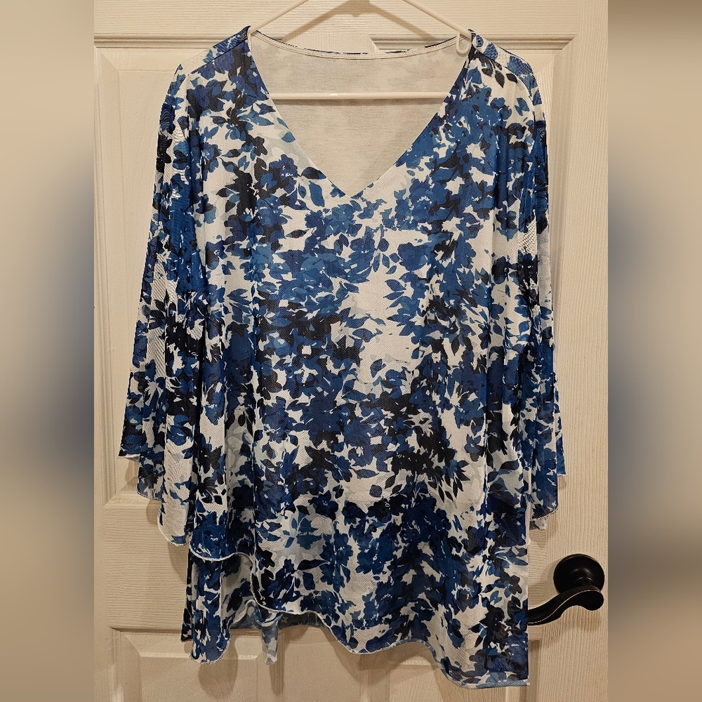 Floral Flowy Women's Top - Blue And White